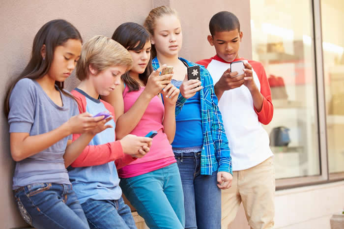 Why Excessive Gaming on Mobile Devices is Dangerous for Your Child's Posture